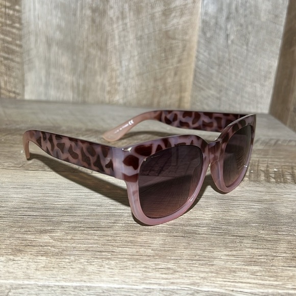 Anthropologie Ett Twa Sunglasses Cheetah